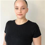 Profesora de Economia y otras materias, como geografia, matemáticas o idiomas. Estudiante actualmente